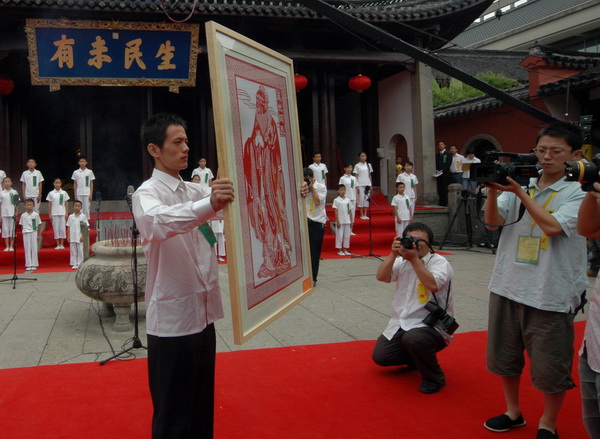 入選獎 鮑衛(wèi)東 聾啞生成了“好男兒”.JPG