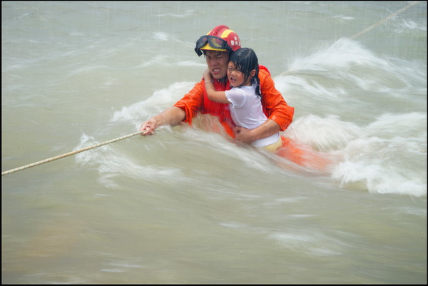 入選獎 曾春紅 水中情.jpg